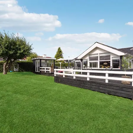 Bakkehuset Holiday home *